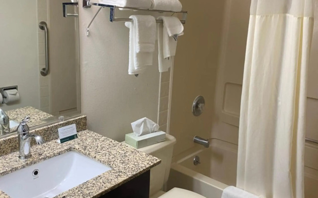 Quality Inn Morton at I-74