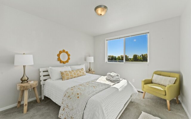 First Class Stylish Townhome Near Old Town!