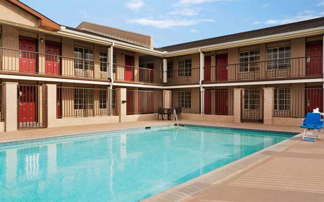 Super 8 by Wyndham Gulfport Biloxi Airport