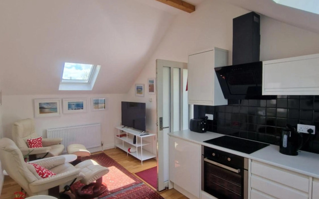 Blue Hills Luxury Coastal Apartment