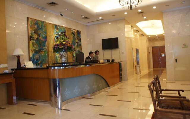Grand Tropic Suites Hotel