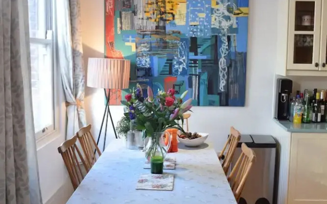 1 Bedroom Apartment In Earls Court