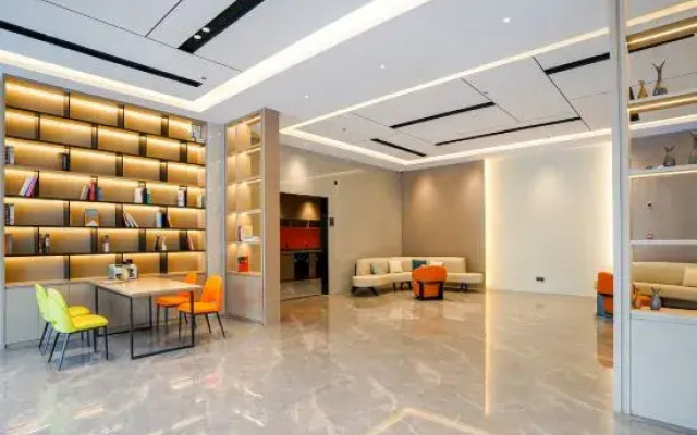Elong ME Hotel (Yangjiang Transportation Hub Jinshan Road)