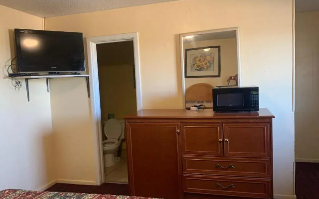 Budget Inn & Suites