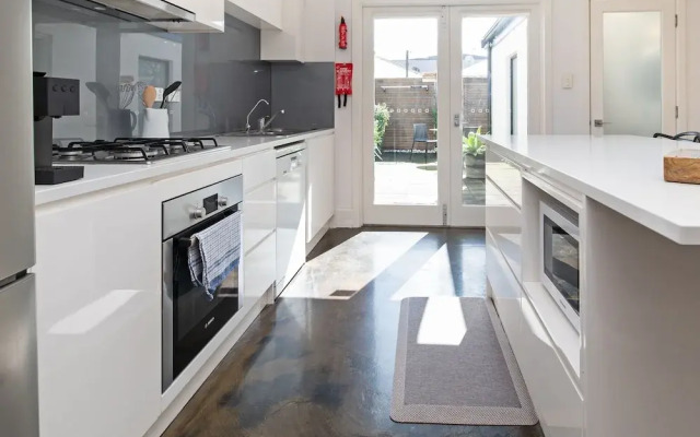 Lovely 2BR Home in Norwood