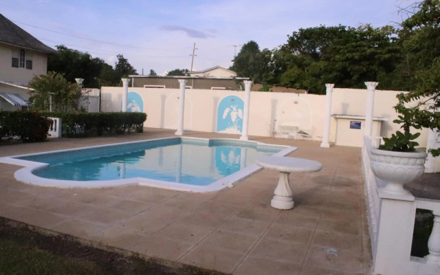 Cozy Studio @ Country Manor