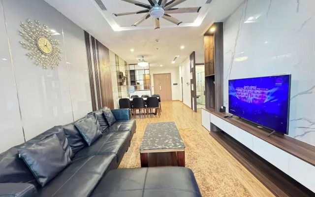 Luxury Apartment in Vinhomes Metropolis