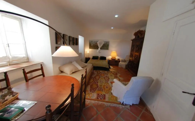 Le Mas Des Vieux Muriers