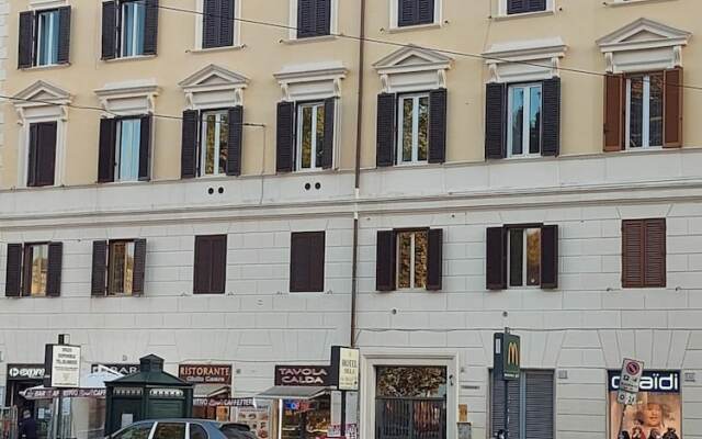 Vatican Rooms Guest House