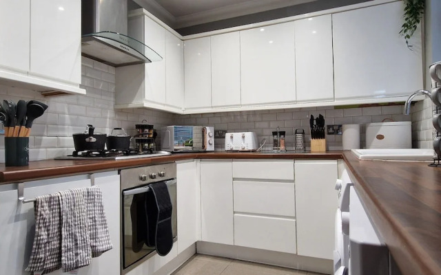 Stunning 5-bed House in Liverpool! Great Location!