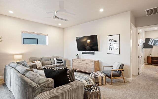 Private Pool Oasis #57 5 Bedroom Townhouse