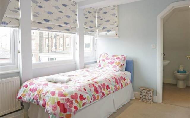 Modern Holiday Home in Aldeburgh Near Beach