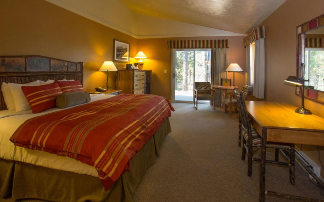 Headwaters Lodge & Cabins at Flagg Ranch