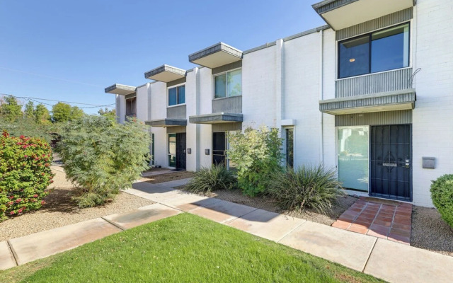 Scottsdale Townhome: Furnished Patio & Pool Access