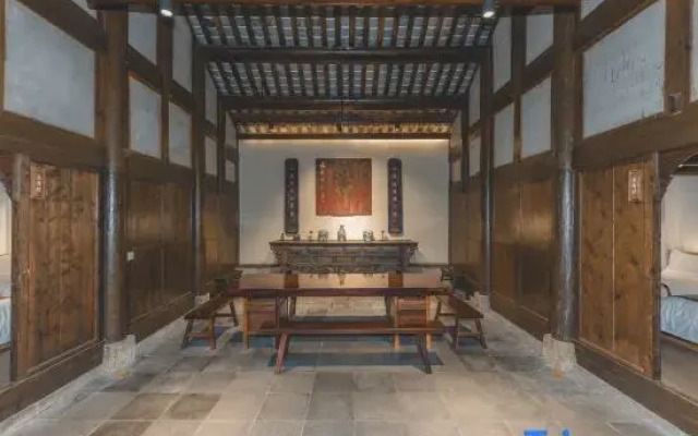 Qujia Courtyard Guesthouse