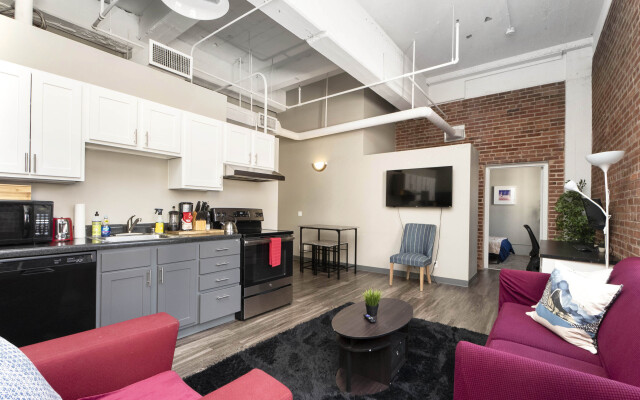 One Bed Loft Apartment with great wifi!