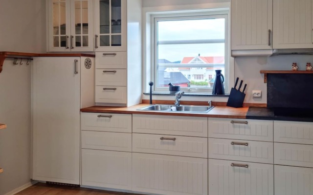 Amazing Home in Spangereid With Wifi and 5 Bedrooms