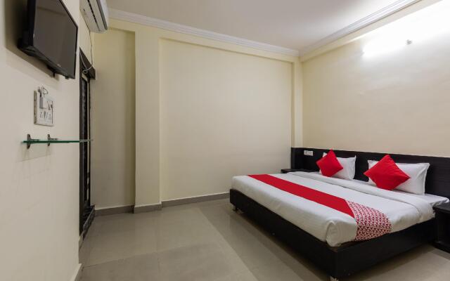 OYO 40756 Hotel Palash House