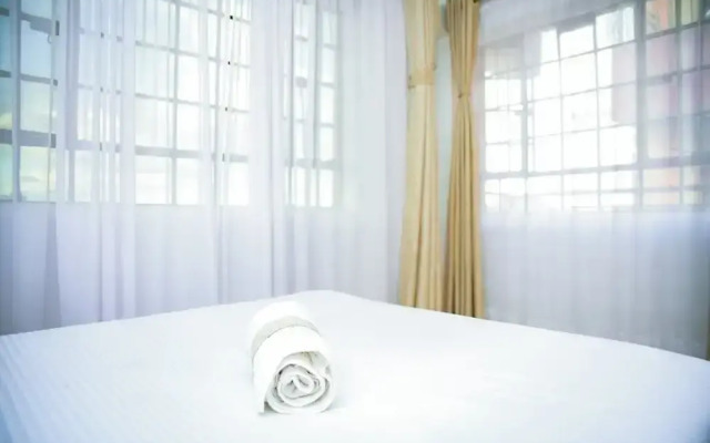 Lux Suites Father's Hub Apartments