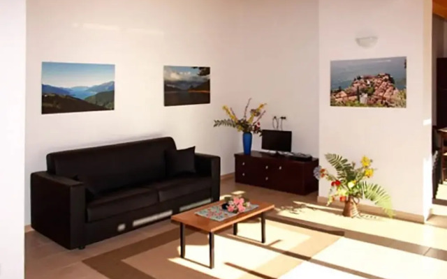 Big Apartment with View of Lake Como