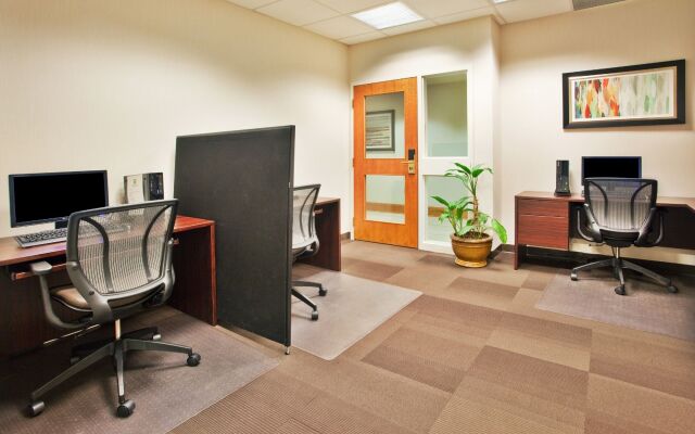Holiday Inn Hotel & Suites Ottawa Kanata by IHG