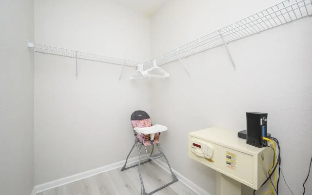 Beautiful Vista Cay Lakeview Condo - 1019