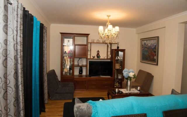 Zizis Place