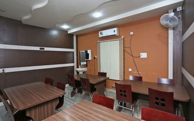 OYO 13288 Hotel Rajashree Inn