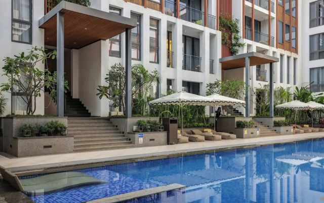 Hidden Gem Luxe Suite w Pool View - 1km to Beach
