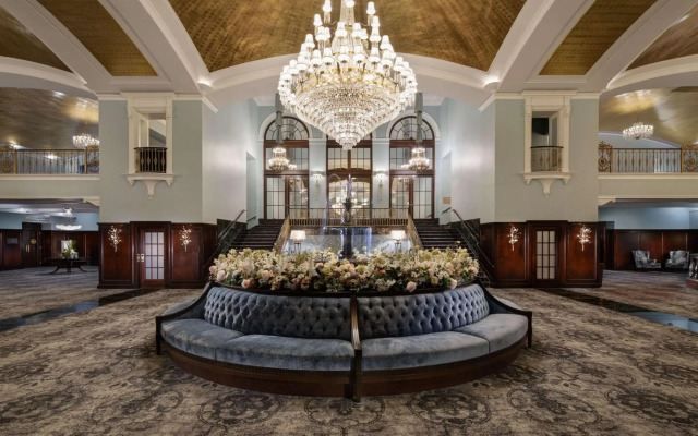 Amway Grand Plaza, Curio Collection by Hilton