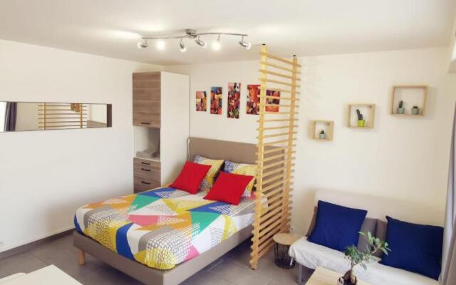 Suite Athéna - Melun gare RER - Balcon et parking
