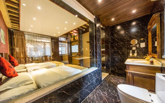 Lijiang He Mu Ju Family Inn
