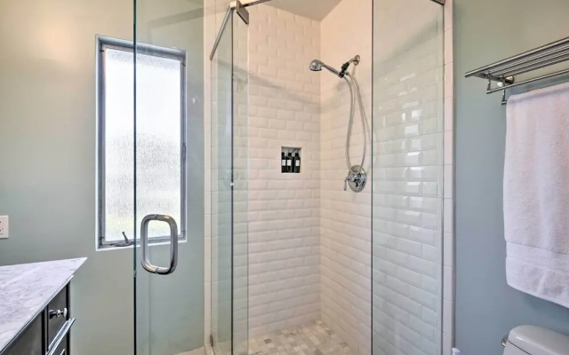 Los Angeles Suite w/ Covered Patio Area!