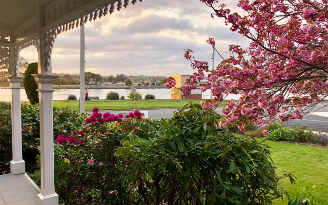 Riverbank Villa Devonport