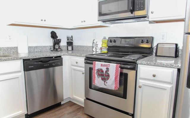 Music City Retreat Awesome Location, Sleeps 4!