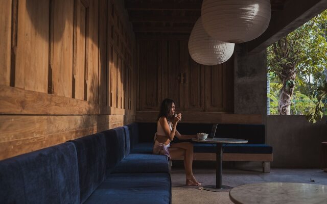 Mangroove Bay Boutique Hostel