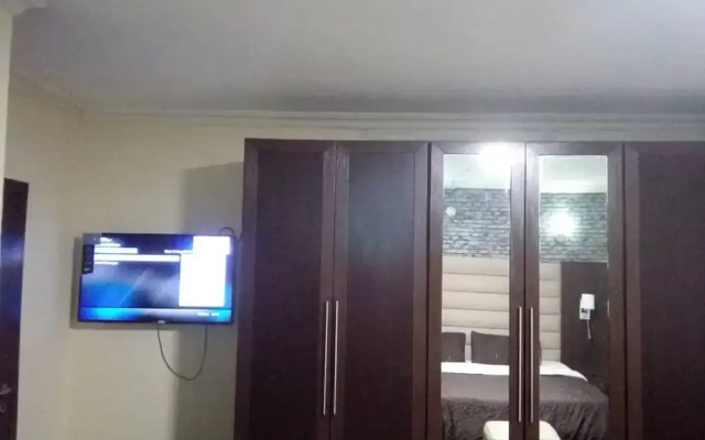 Amara Suite Louis Solomon