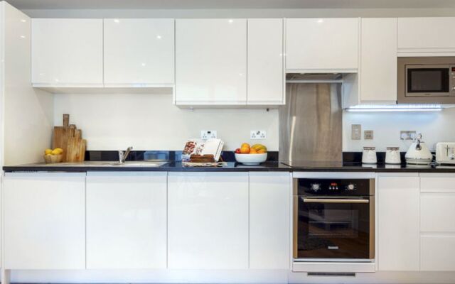 Canary Gateway, Canary Wharf