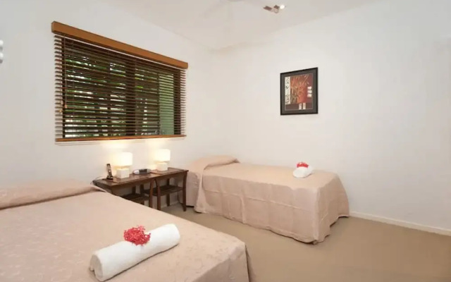 Peponi 2 - Beachfront Apartment