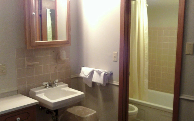2nd Street Inn & Suites