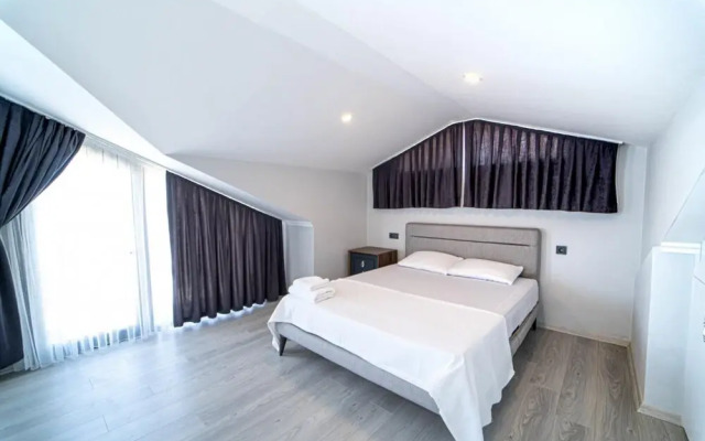 House With Private Pool and Backyard in Fethiye