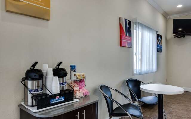 Motel 6 Hinesville, GA