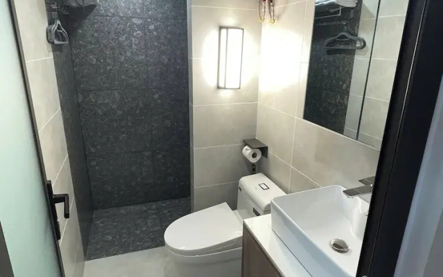 ARA Gem Hotel