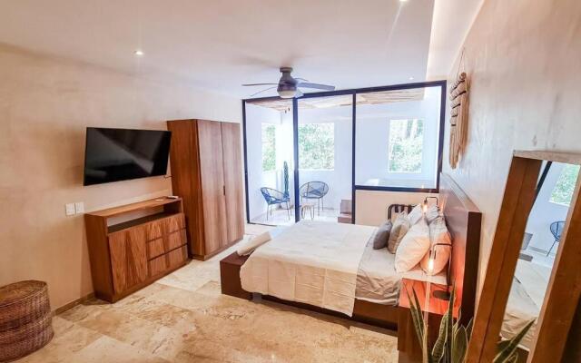 S102 Nadide Luxury PRIVATE JACUZZI STUDIO with a jungle view
