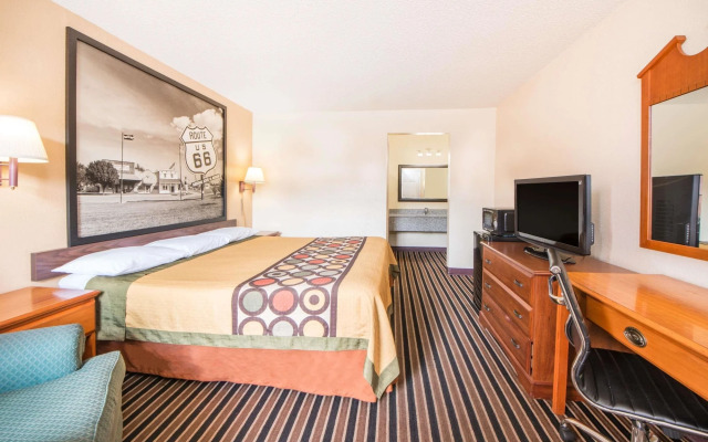 Super 8 by Wyndham Tulsa/Arpt/St Fairgrounds