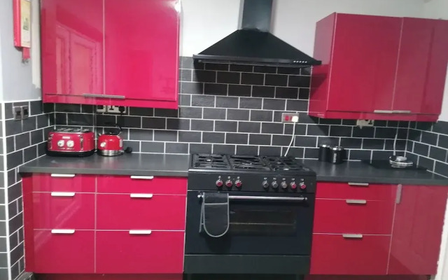 Charming 3BR House - Wifi, Parking, Pet Friendly