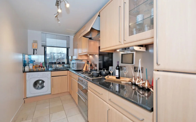 Riverview-2br-sleeps4-citycentre-parking-fastwifi