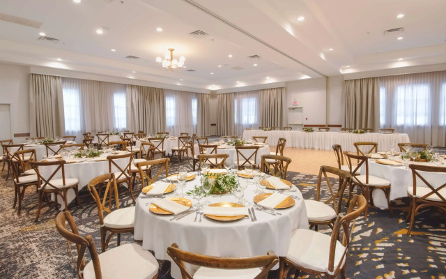 Coast Canmore Hotel & Conference Centre