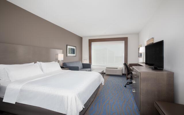 Holiday Inn Express & Suites Great Bend by IHG