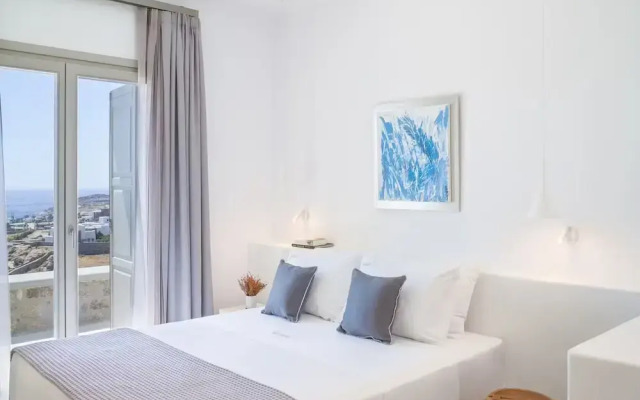 Nice Villa at Kalafatis Beach